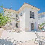 Semesterbostad Mit Pool Am Der Fig Tree Bay By Interhome Protaras