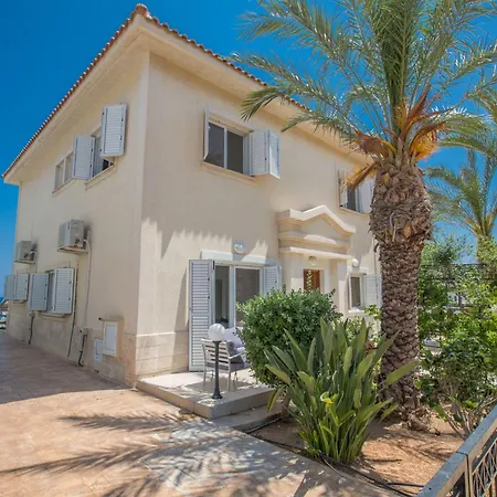 Holiday home Mit Pool Am Der Fig Tree Bay By Interhome *