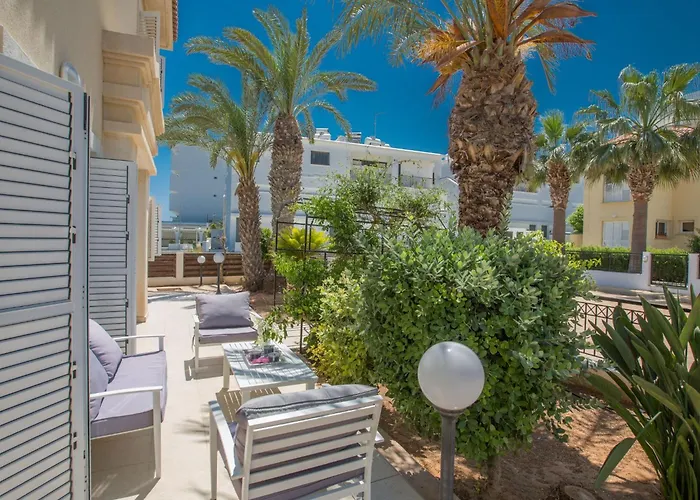 Mit Pool Am Der Fig Tree Bay By Interhome